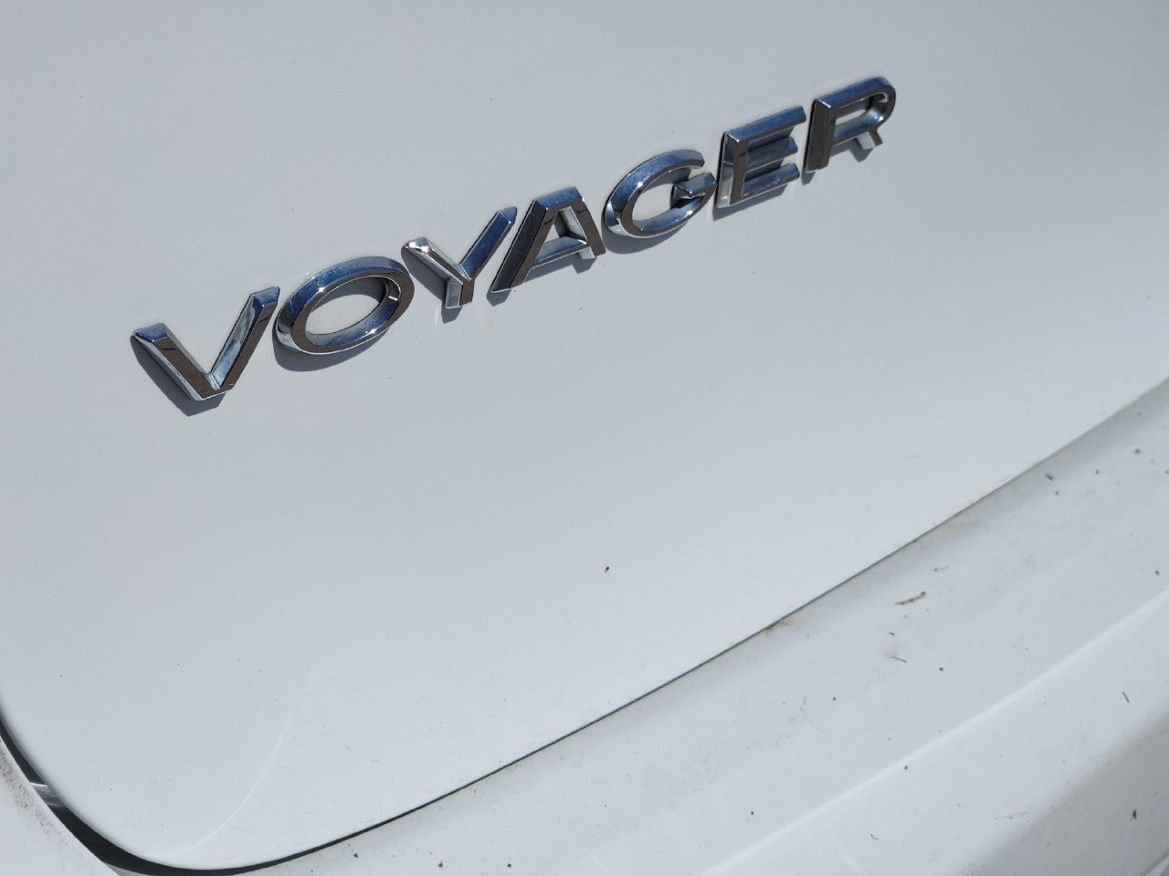Used 2024 Chrysler Voyager LX FWD image 8