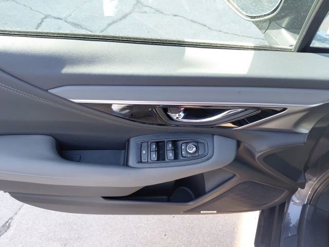 Used 2025 Subaru Outback Onyx Edition AWD/4WD image 26