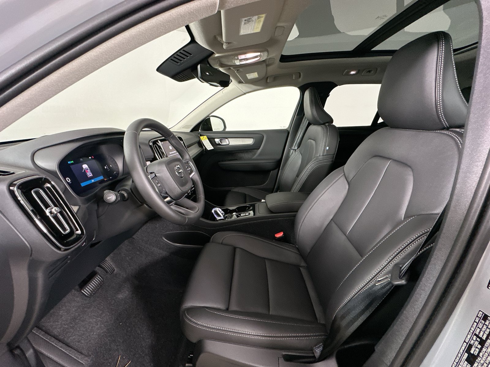 New 2026 Volvo XC40 B5 Plus w/ Protection Package Premier AWD/4WD image 32