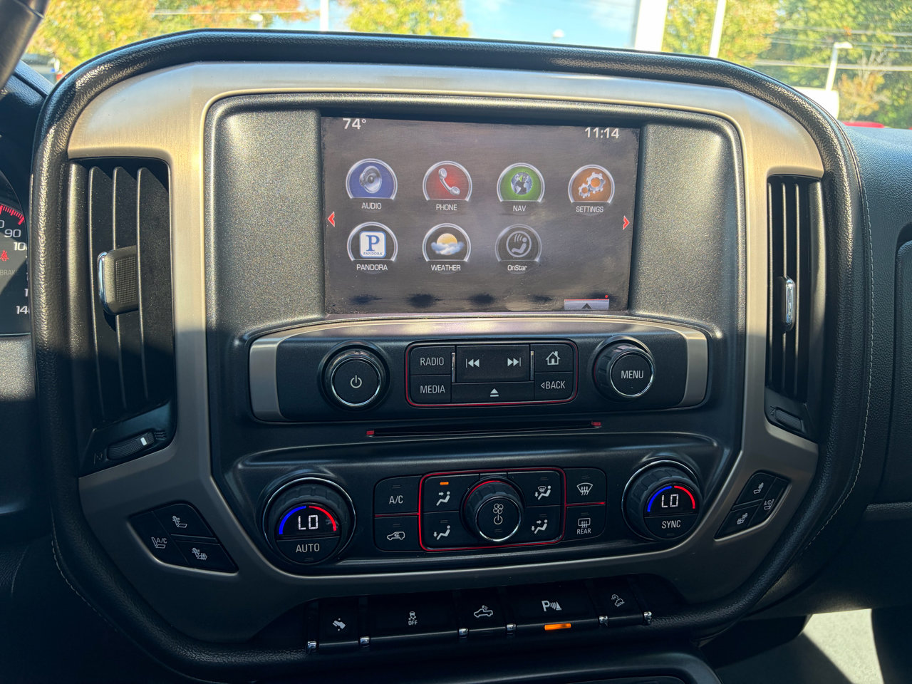 Used 2015 GMC Sierra 2500 Denali w/ Suspension Package, Off-Road image 28