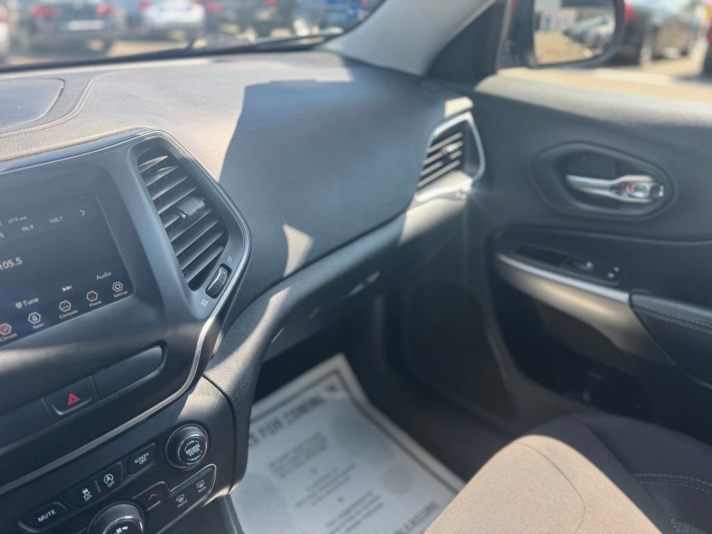 Used 2019 Jeep Cherokee Latitude w/ Popular Appearance Group FWD image 35