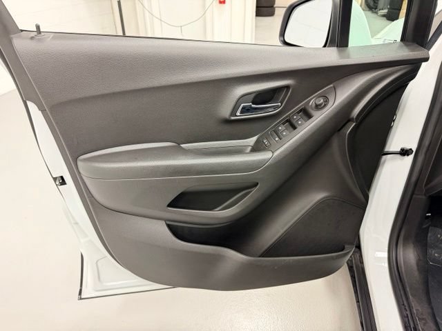 Certified 2021 Chevrolet Trax LT w/ Premium Seat Package FWD image 17