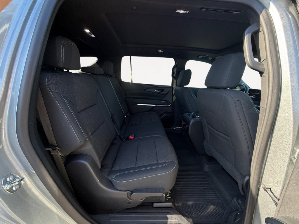 Used 2025 Chevrolet Traverse LT w/ Sun and Wheel Package AWD/4WD image 24