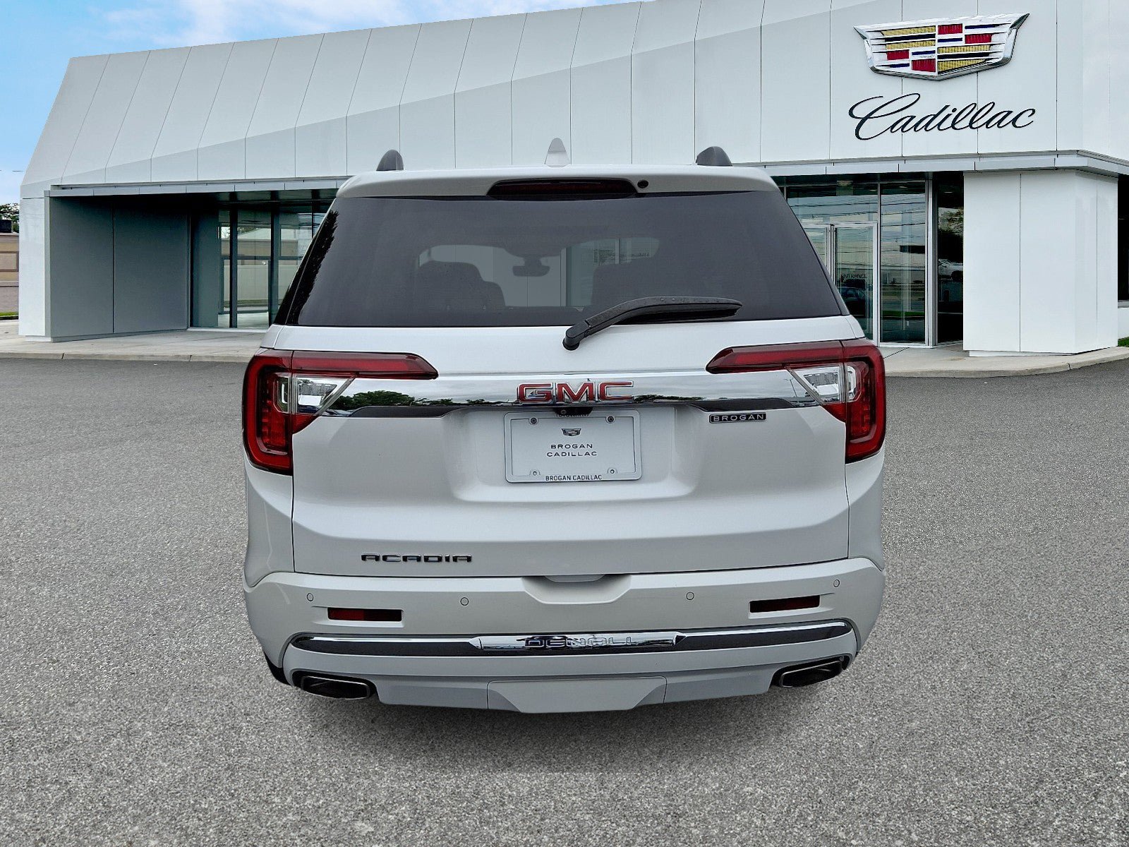 Used 2022 GMC Acadia Denali w/ Denali Ultimate Package FWD image 5