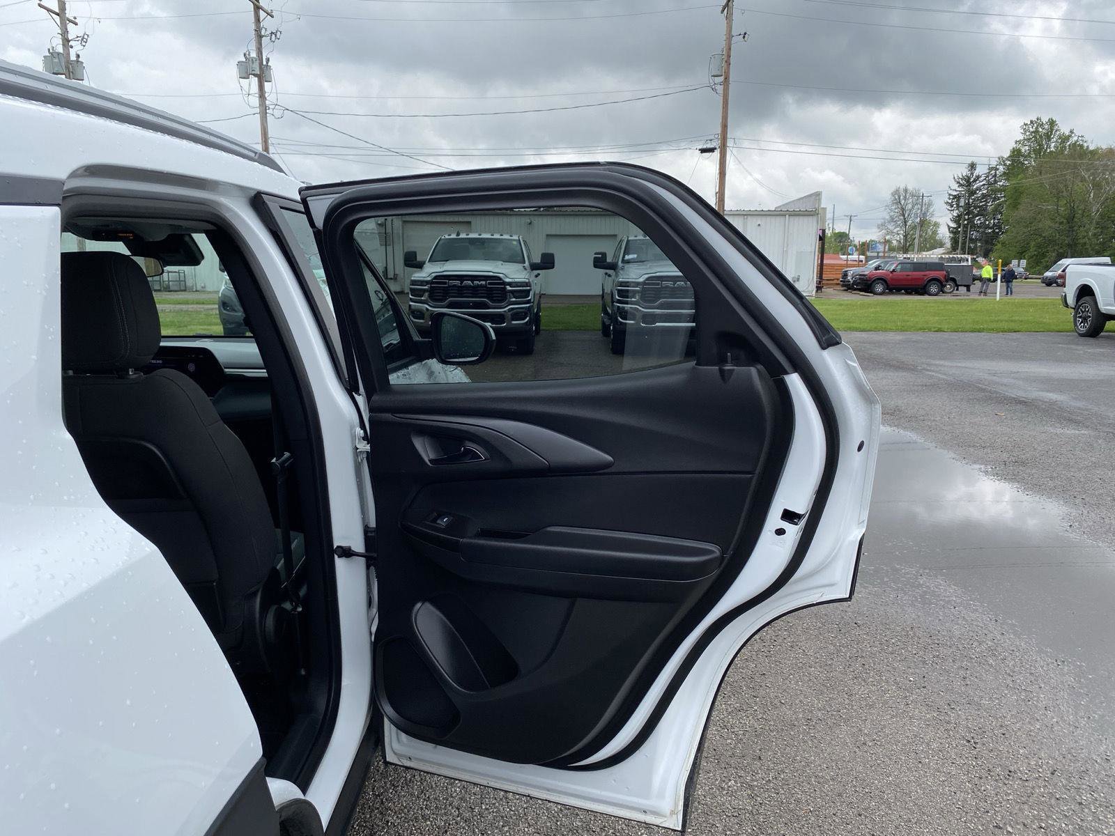 Used 2025 Chevrolet TrailBlazer LT AWD/4WD image 33