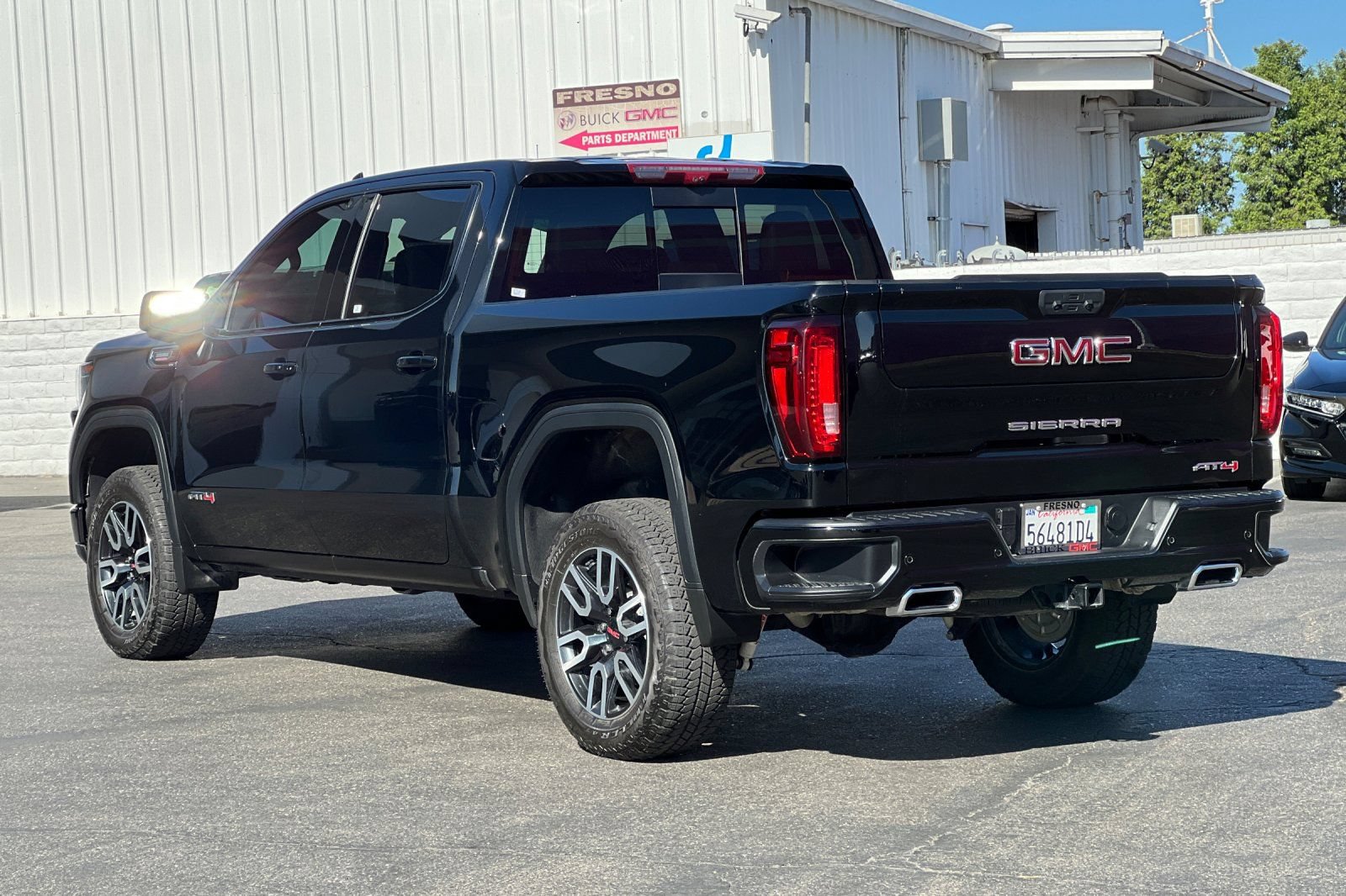 Used 2025 GMC Sierra 1500 AT4 w/ Technology Package AWD/4WD image 6