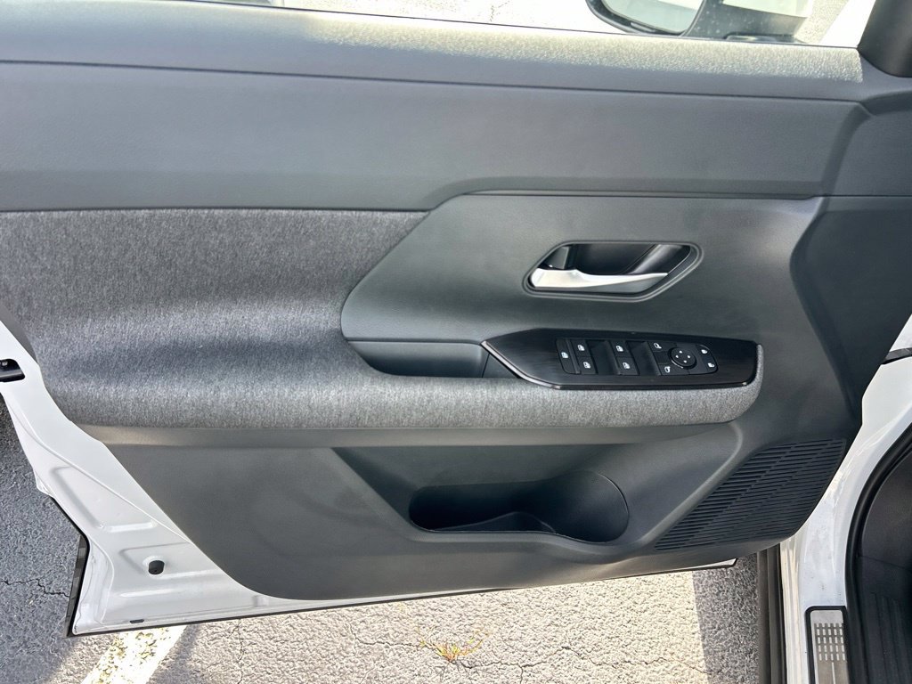 Certified 2025 Nissan Kicks SV FWD image 18
