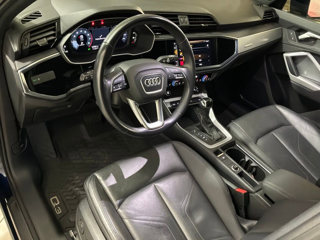 Used 2021 Audi Q3 2.0T Premium w/ Convenience Package AWD/4WD image 18
