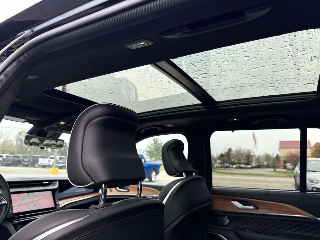 New 2026 Jeep Grand Cherokee Summit w/ Obsidian Package AWD/4WD image 11