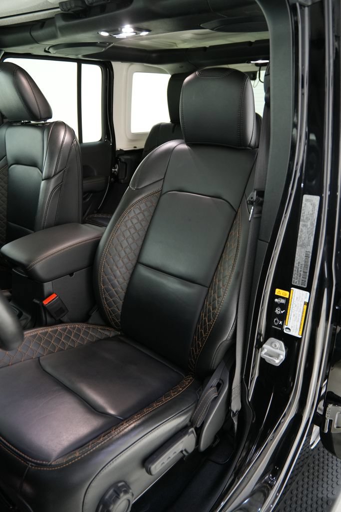 Used 2022 Jeep Wrangler Unlimited Sahara AWD/4WD image 22