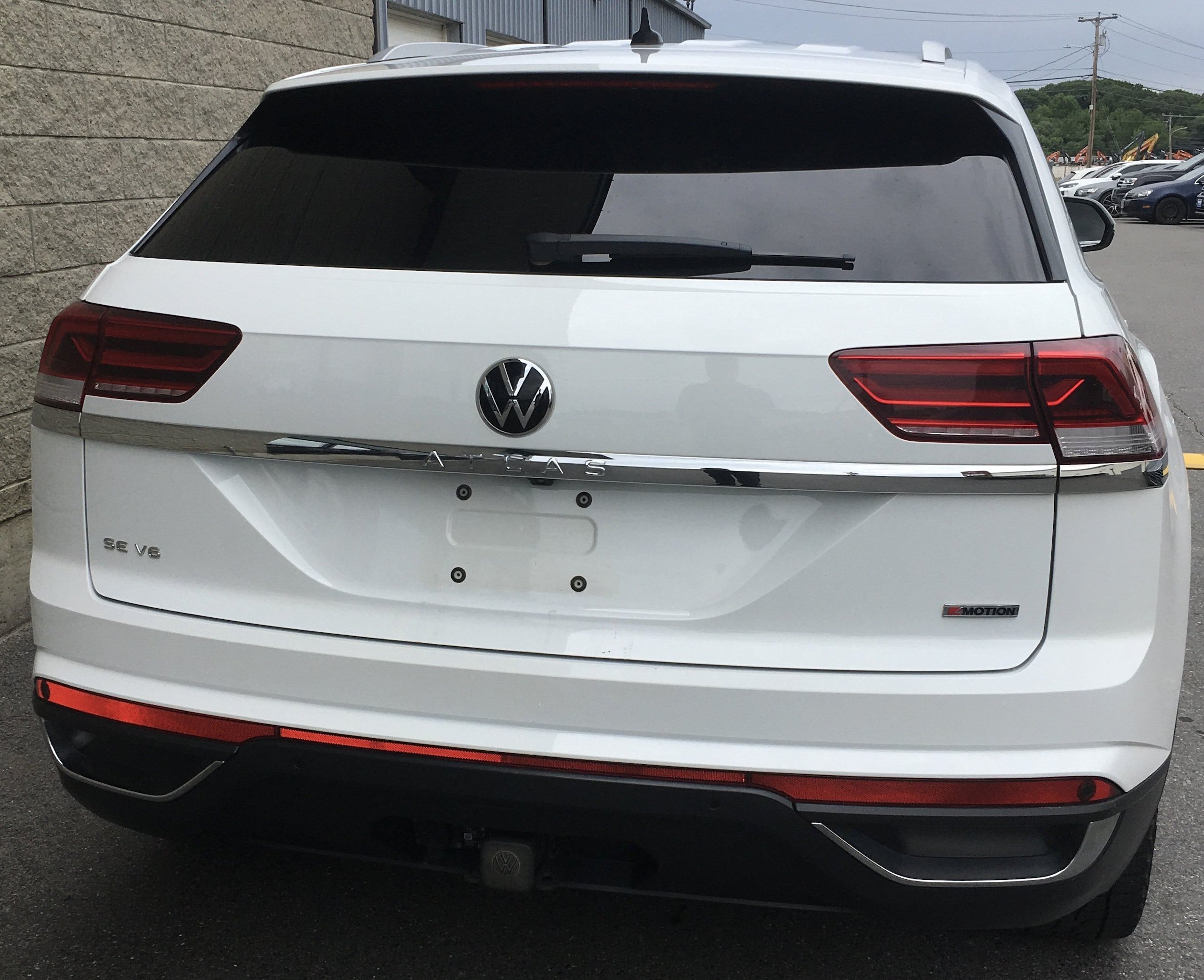 Certified 2022 Volkswagen Atlas Cross Sport SE AWD/4WD image 4