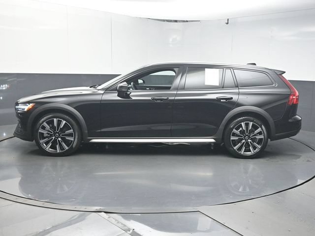 Used 2025 Volvo V60 B5 Cross Country Ultra AWD/4WD image 5