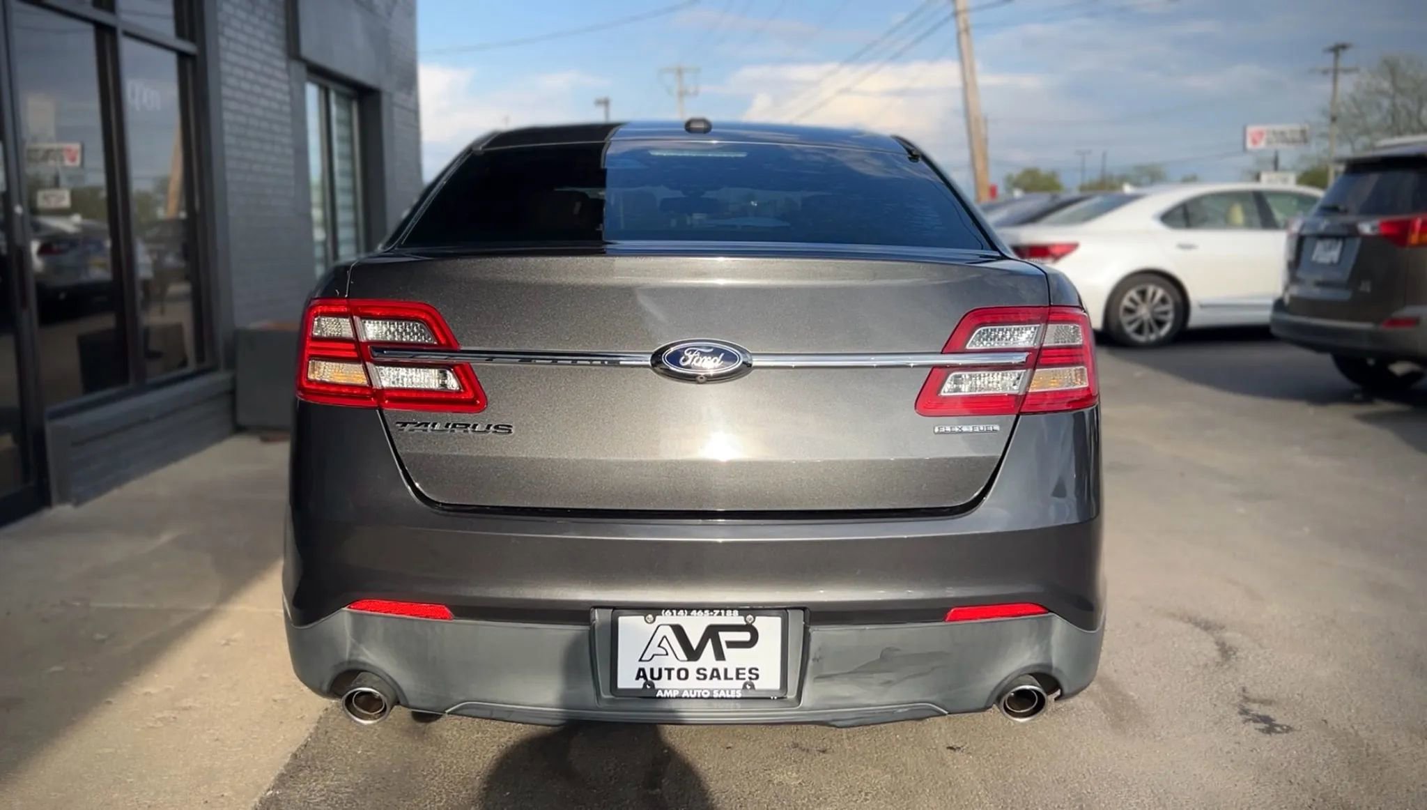Used 2015 Ford Taurus SE image 5