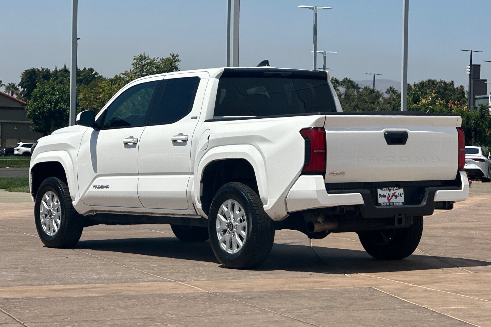 Certified 2025 Toyota Tacoma SR5 AWD/4WD image 7