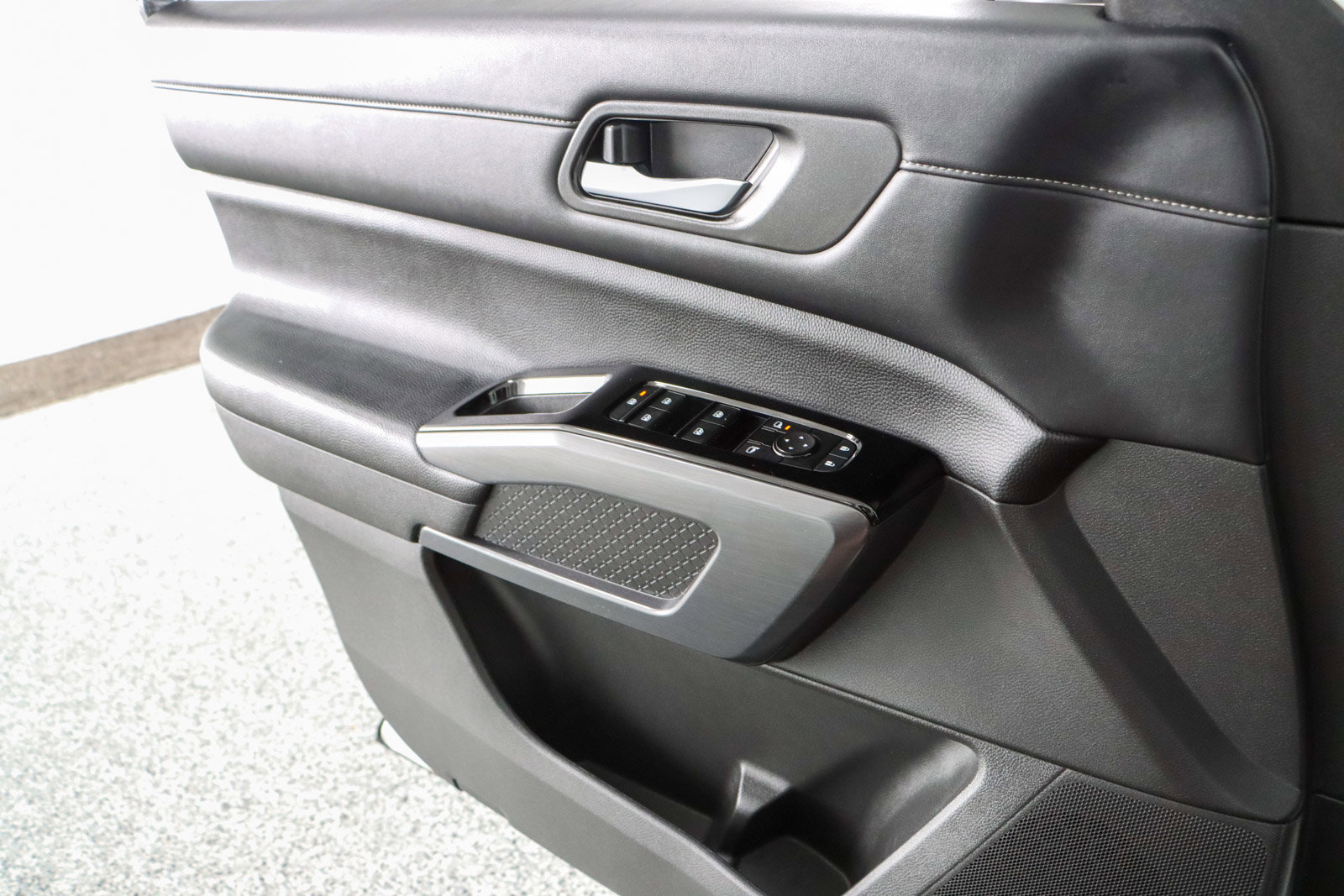 Used 2023 Nissan Pathfinder SL w/ Lighting Package (N92) image 21