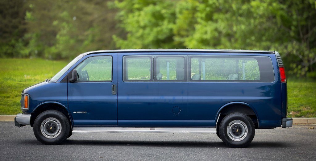 Used 2001 Chevrolet Express 3500 Extended Passenger w/ Preferred Equipment Group RWD image 3