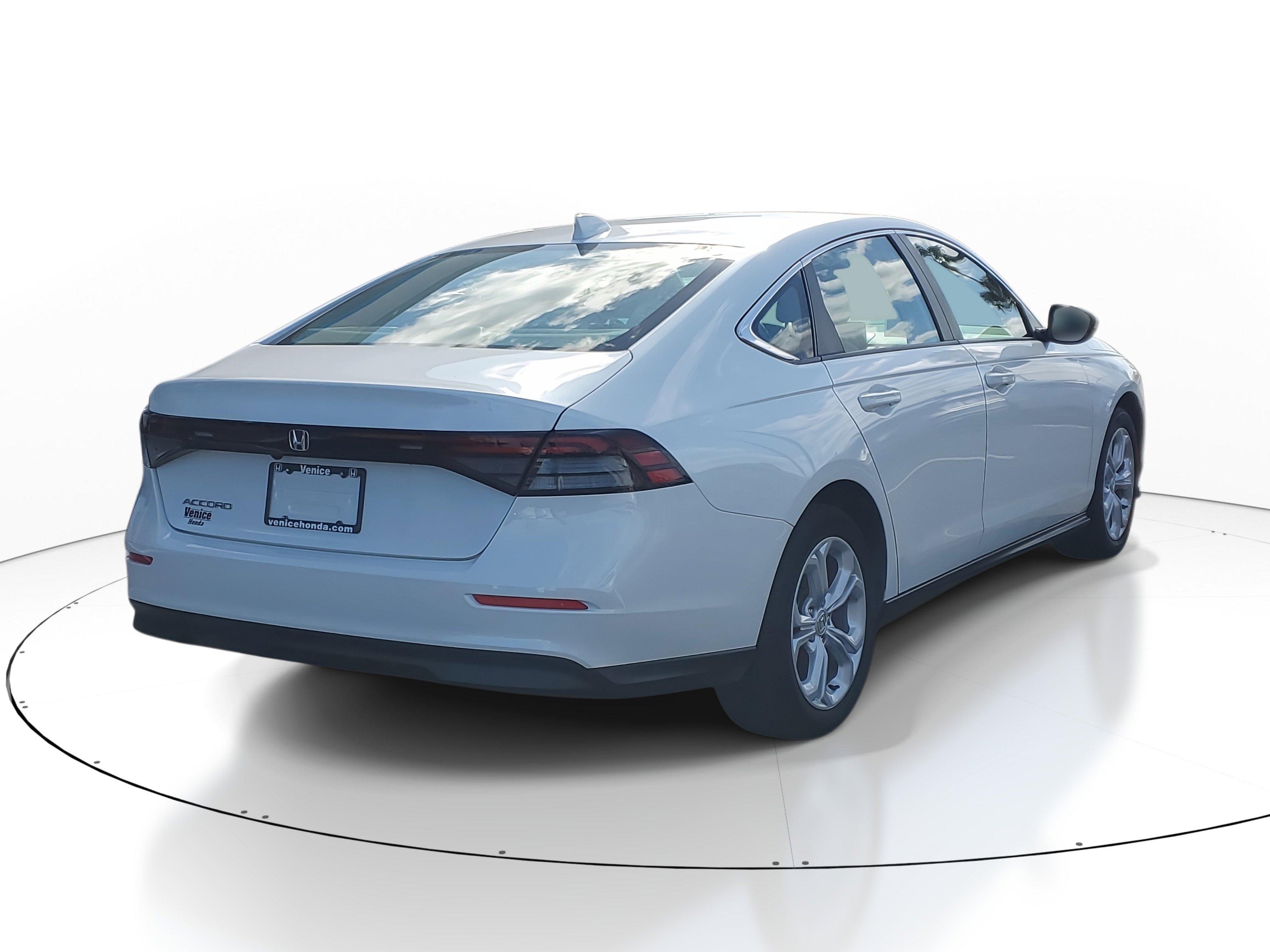 Used 2024 Honda Accord LX image 4