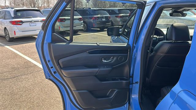 Used 2025 Honda Pilot TrailSport image 22