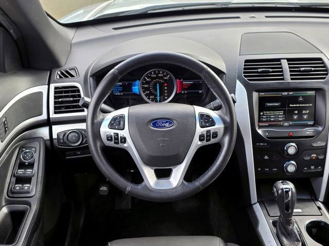 Used 2015 Ford Explorer XLT w/ Equipment Group 202B AWD/4WD image 12