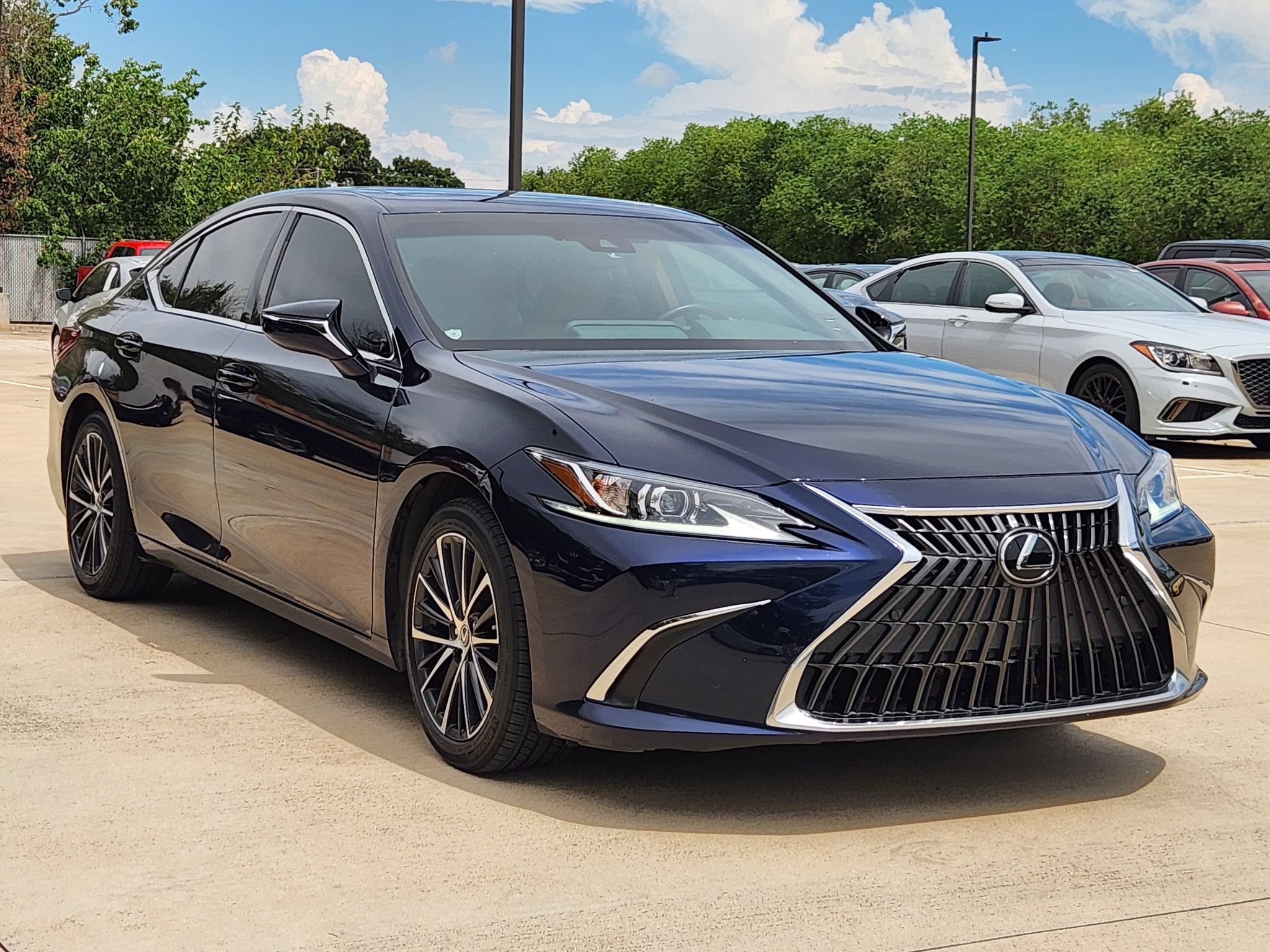 Used 2022 Lexus ES 350 w/ Premium Package FWD image 3