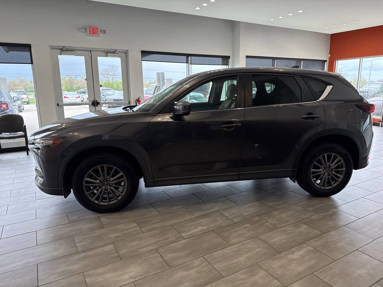 Used 2017 MAZDA CX-5 Touring w/ Preferred Equipment Package FWD image 5