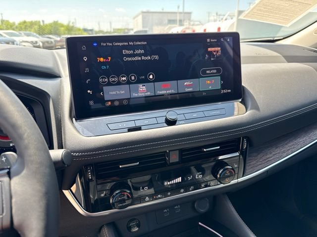 Used 2025 Nissan Rogue Platinum AWD/4WD image 16