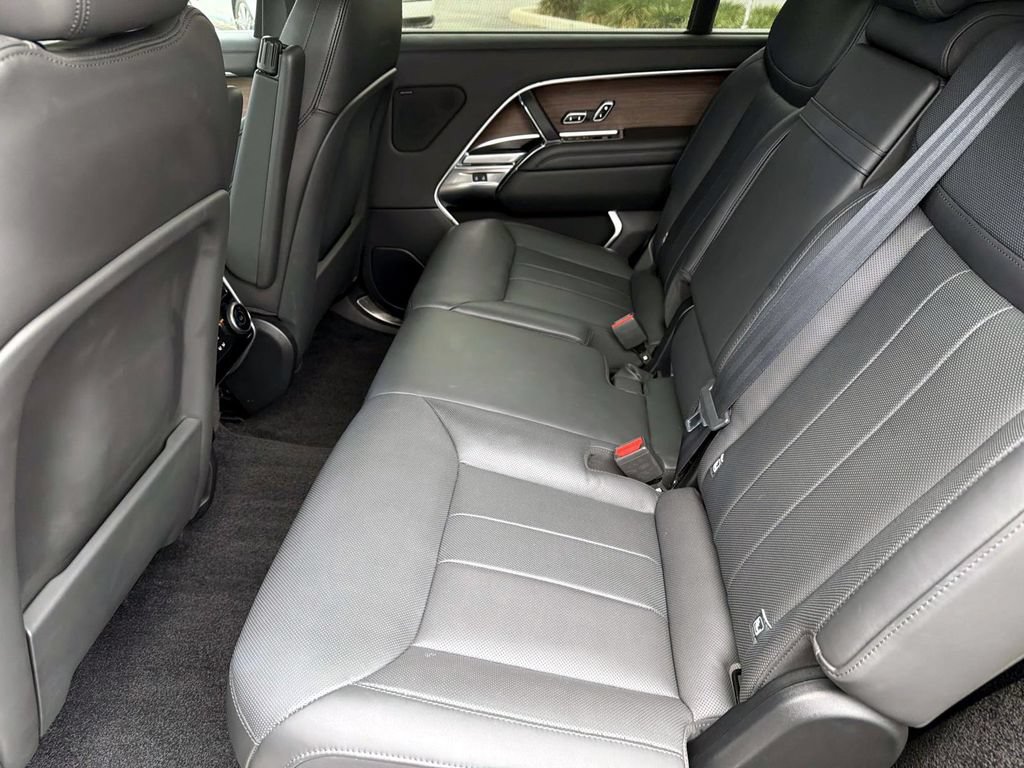 Used 2025 Land Rover Range Rover Long Wheelbase SE AWD/4WD image 14