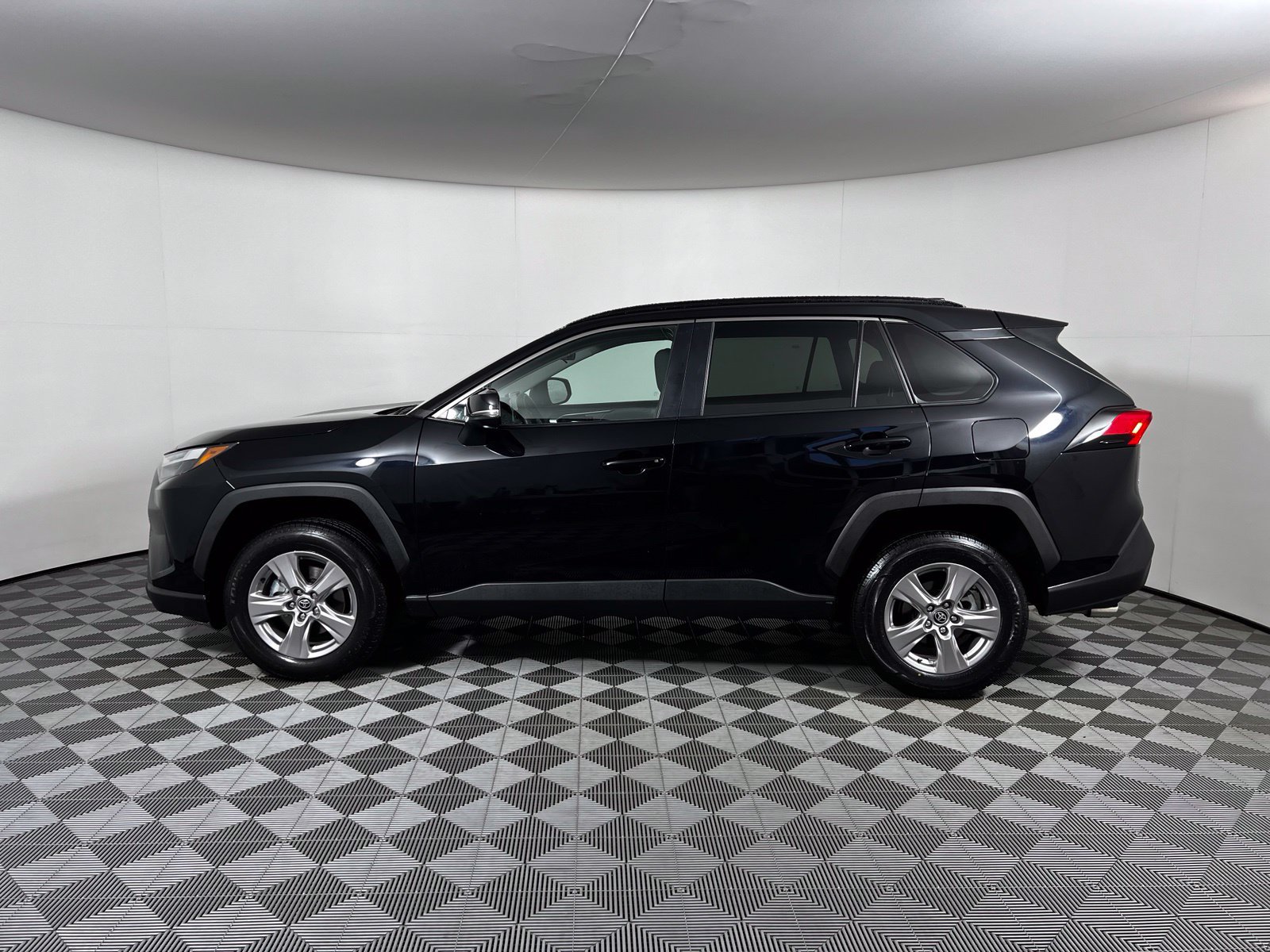 Certified 2025 Toyota RAV4 XLE FWD image 8