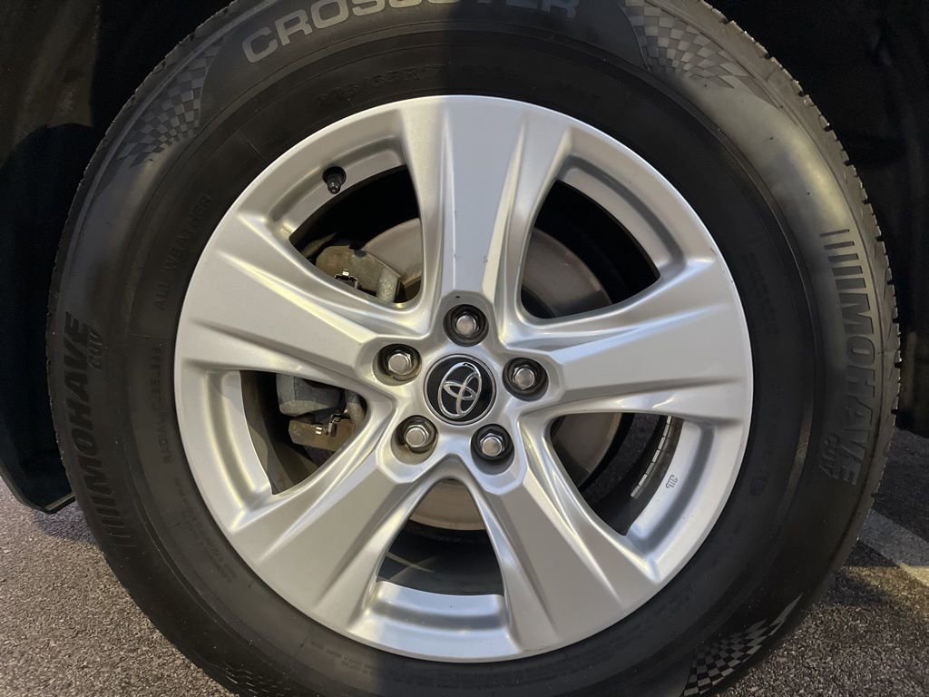 Used 2021 Toyota RAV4 XLE image 12