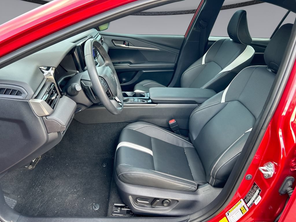 Used 2025 Toyota Camry SE w/ Convenience Package FWD image 11