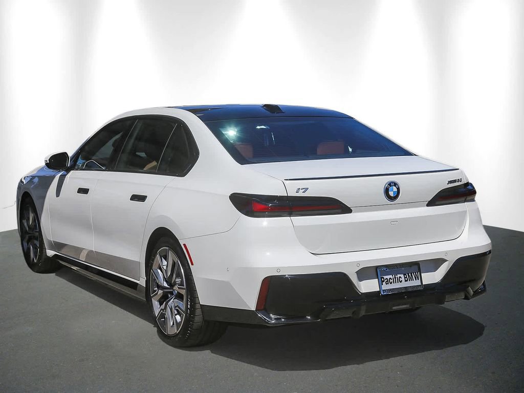 Used 2025 BMW i7 xDrive60 image 4