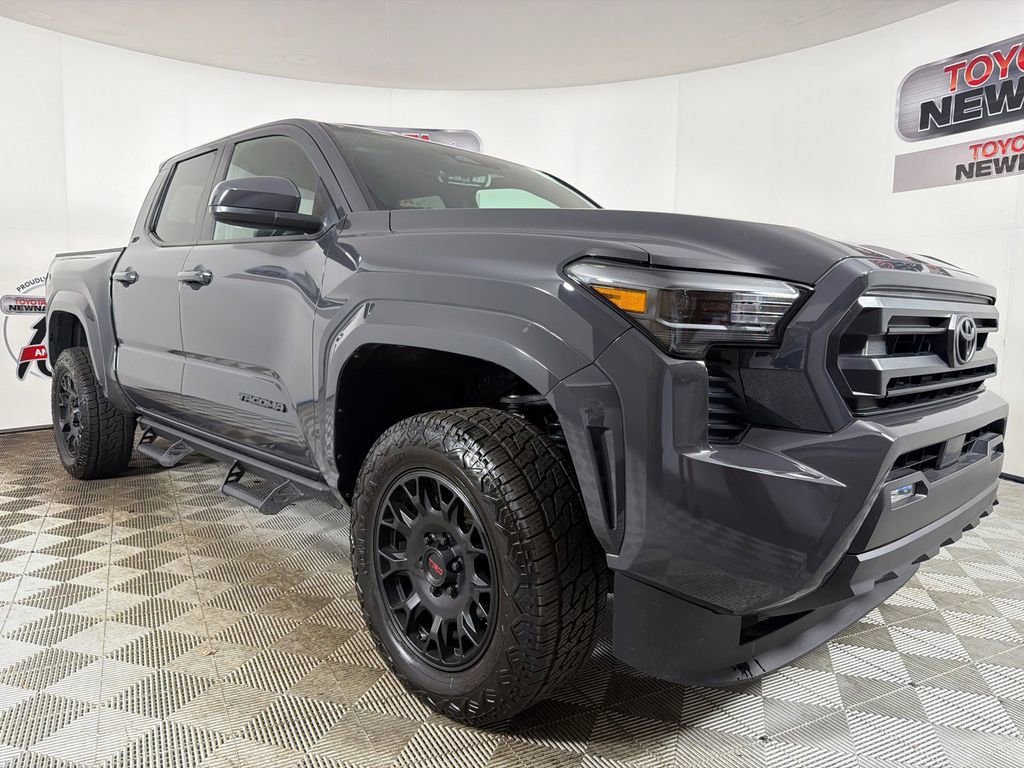 Used 2025 Toyota Tacoma SR5 AWD/4WD image 1