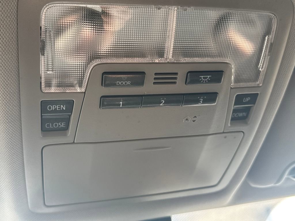 Used 2018 Toyota Highlander XLE image 31