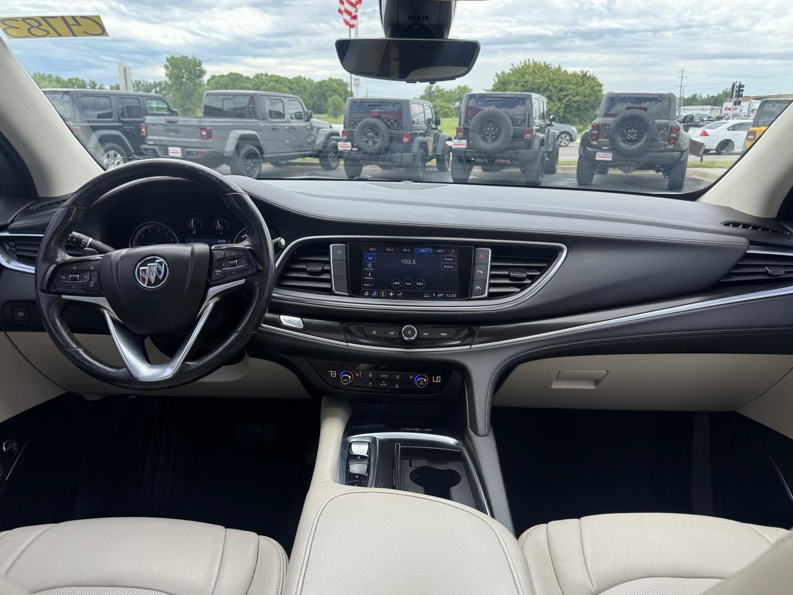 Used 2022 Buick Enclave Essence w/ Experience Buick Package FWD image 29