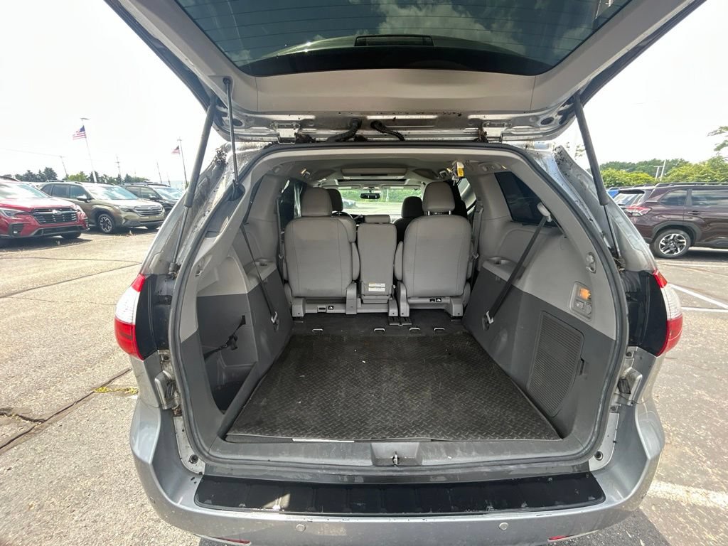 Used 2017 Toyota Sienna XLE Premium FWD image 14