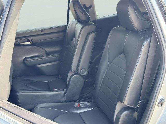 Used 2021 Toyota Highlander XLE AWD/4WD image 39