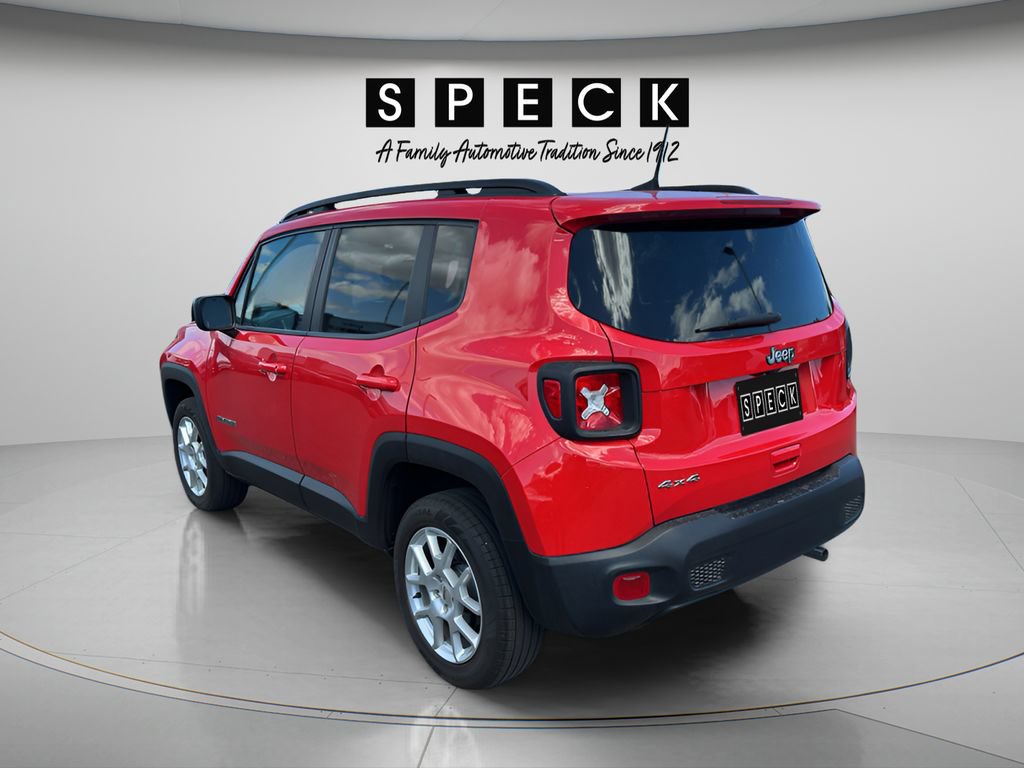 Used 2023 Jeep Renegade Latitude w/ Sun/Sound Group AWD/4WD image 3