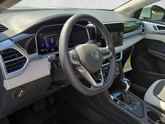 New 2026 Volkswagen Taos SE FWD image 8