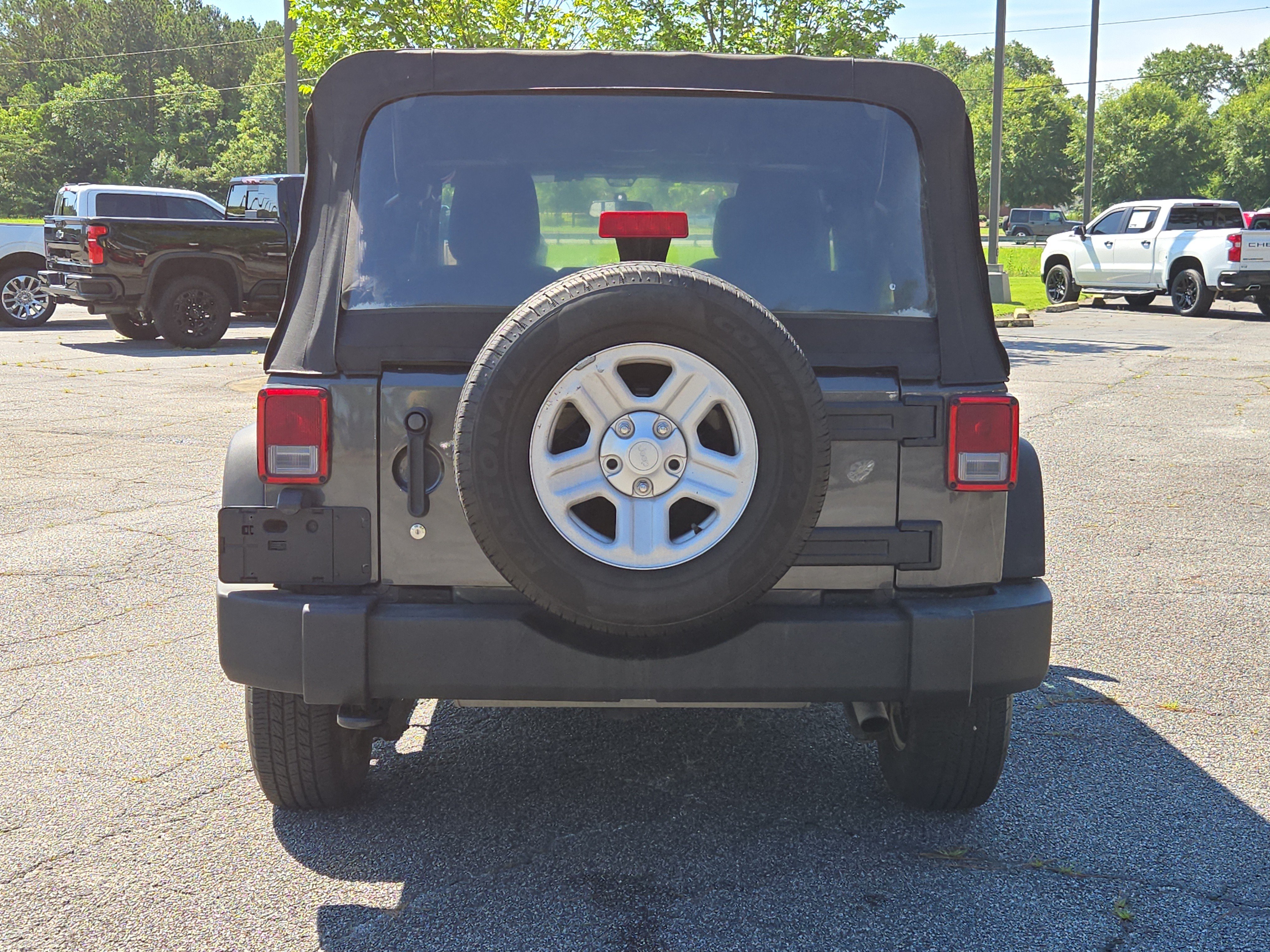 Used 2017 Jeep Wrangler Unlimited Sport w/ Connectivity Group AWD/4WD image 9