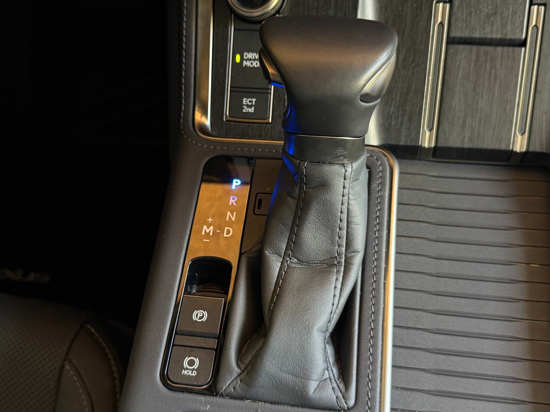 Used 2025 Lexus GX 550 w/ Cold Area Package AWD/4WD image 27