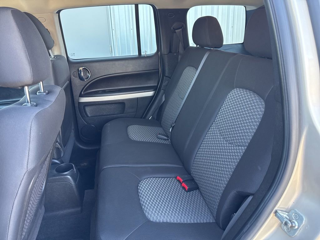Used 2009 Chevrolet HHR LS image 23