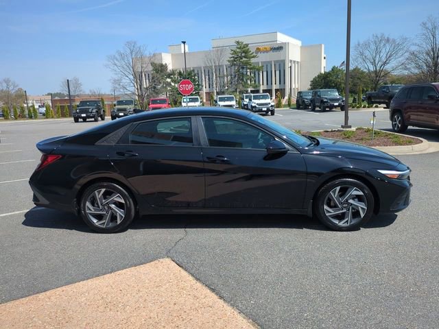Used 2025 Hyundai Elantra Sport FWD image 3