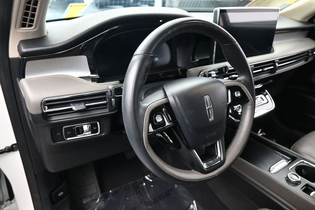 Used 2023 Lincoln Corsair Reserve AWD/4WD image 16