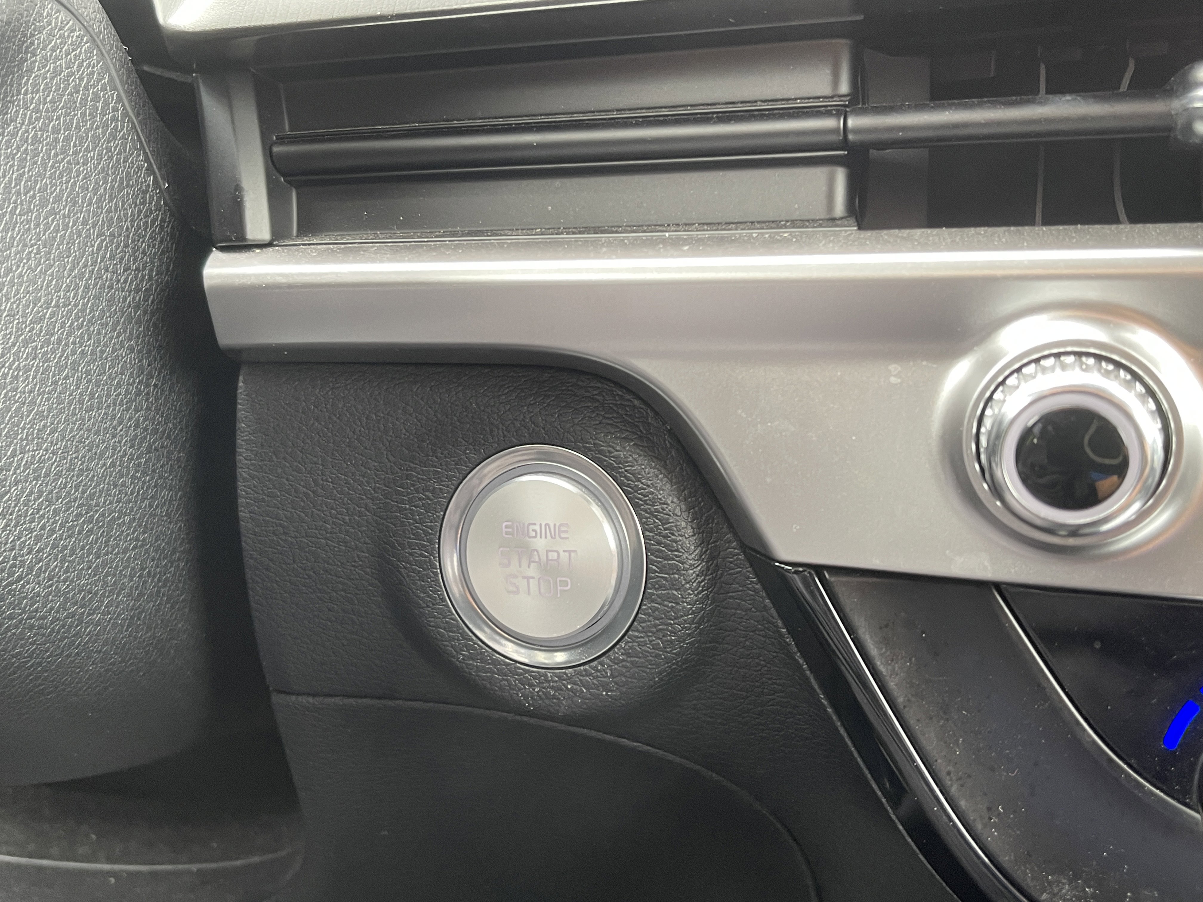 Used 2025 Kia Telluride S image 23