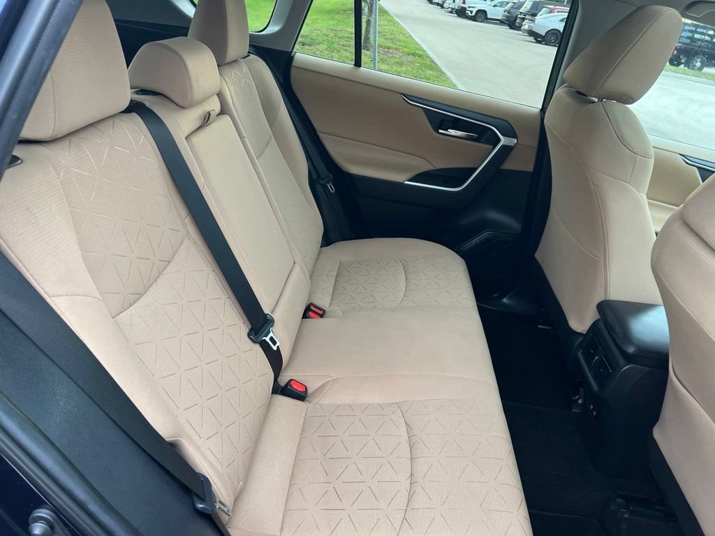 Used 2021 Toyota RAV4 XLE w/ Convenience Package FWD image 23