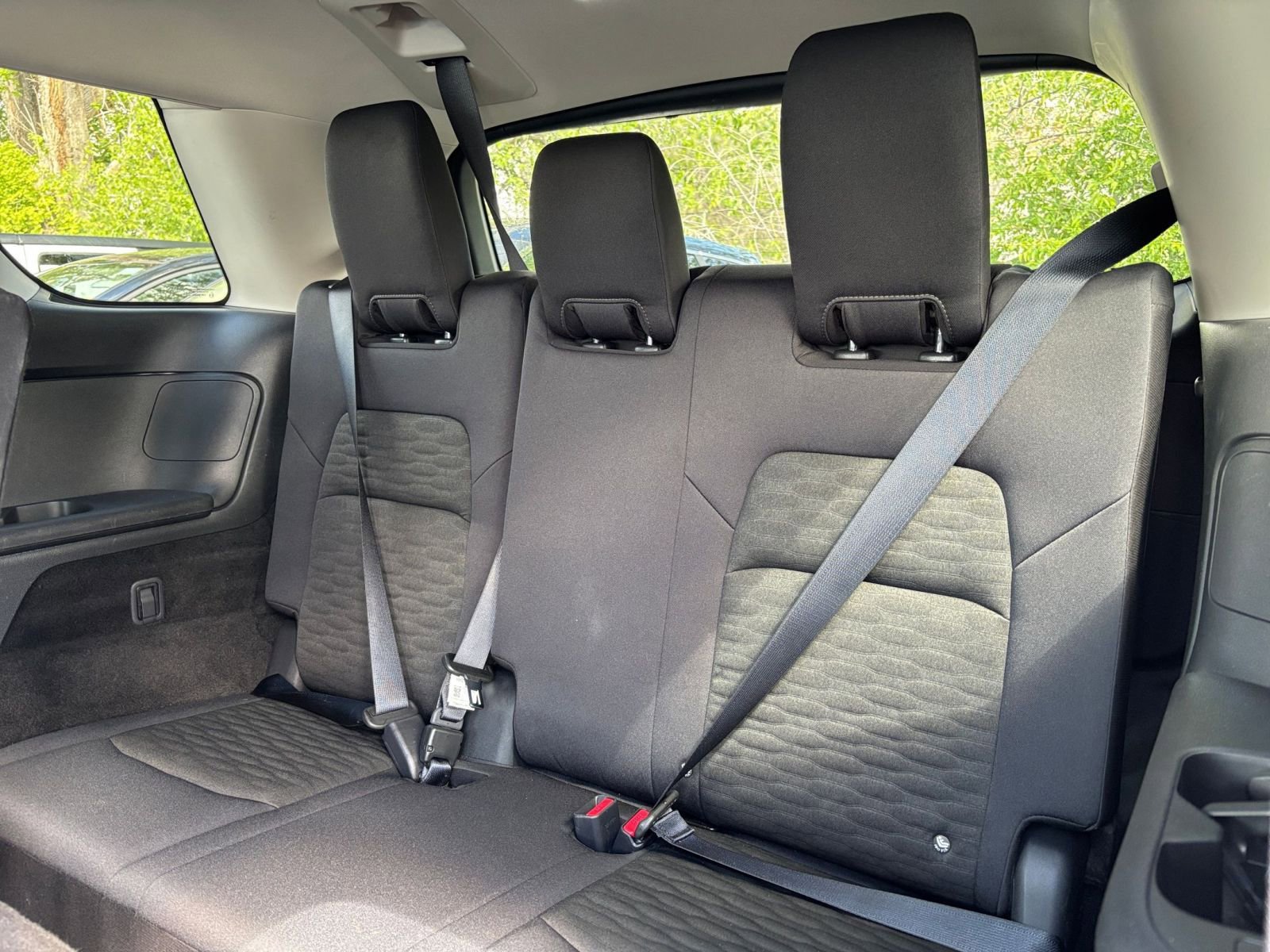 Used 2025 Nissan Pathfinder SV image 31