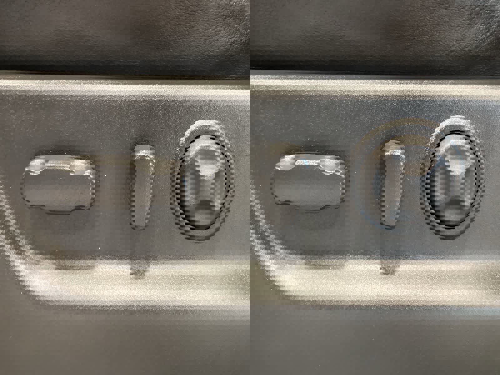 Used 2010 Cadillac Escalade Luxury image 13