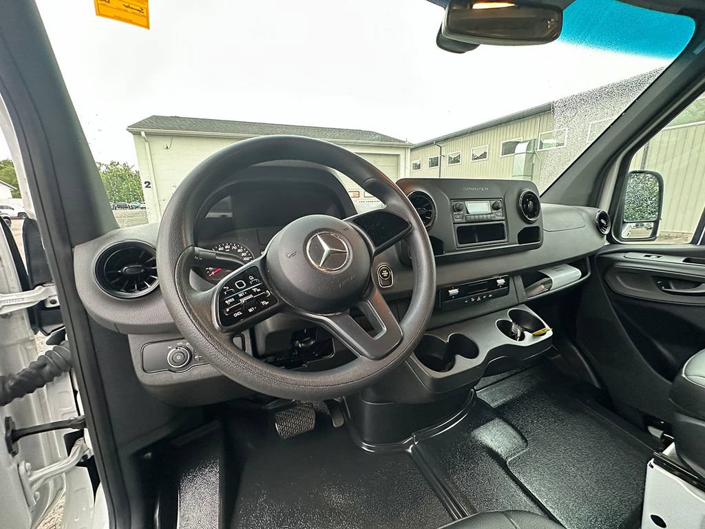 Used 2022 Mercedes-Benz Sprinter 1500 image 19