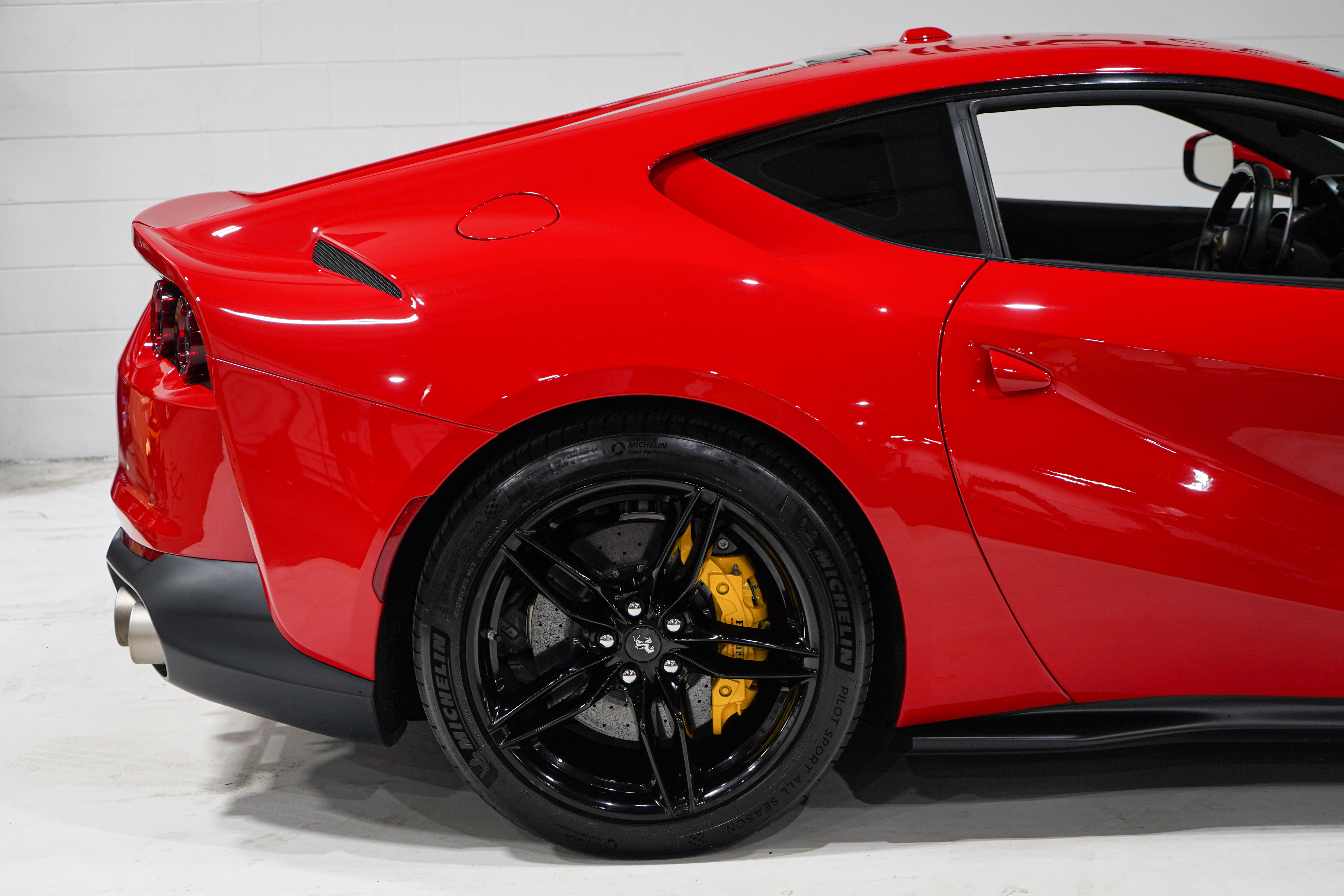 Used 2019 Ferrari 812 Superfast RWD image 26