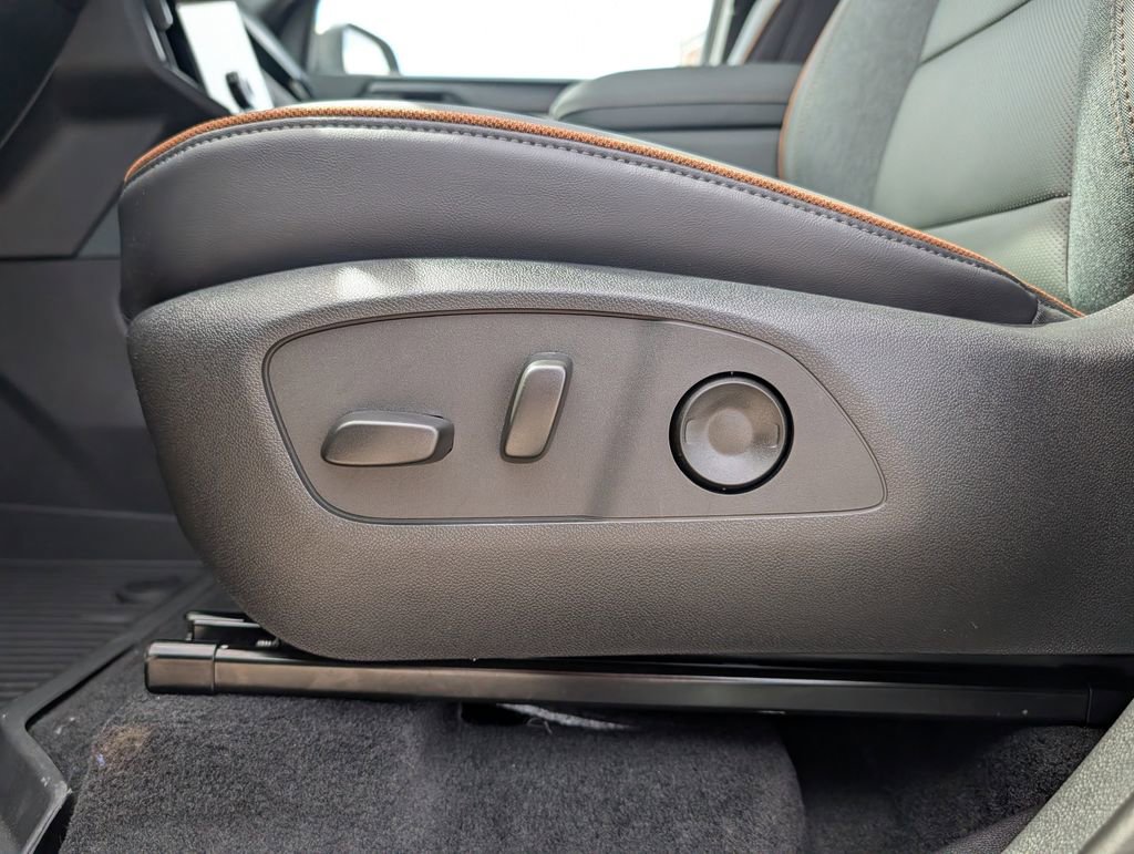 New 2026 GMC Acadia AT4 w/ LPO, Floor Liner Package AWD/4WD image 15